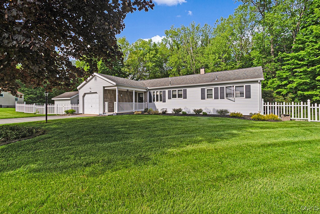 8998 Lakeview Dr