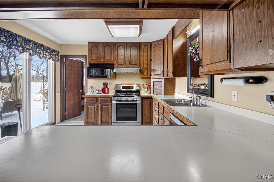 8311 Greenview Dr