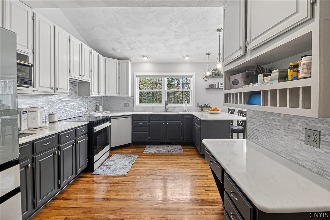 6311 Hidden Meadow Dr