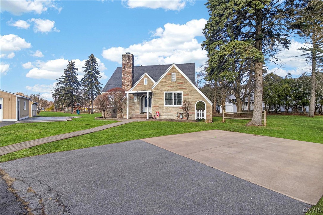 8 Crescent Drive