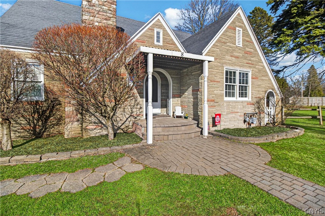 8 Crescent Drive