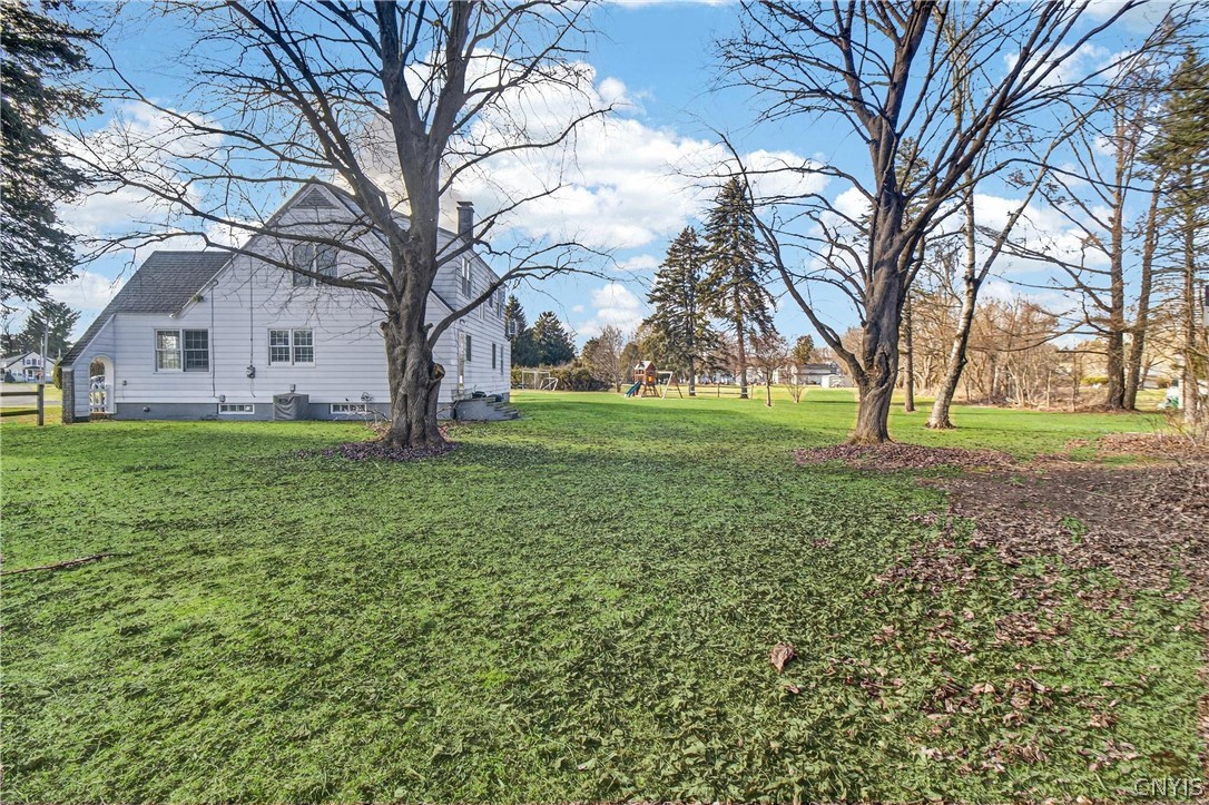 8 Crescent Drive