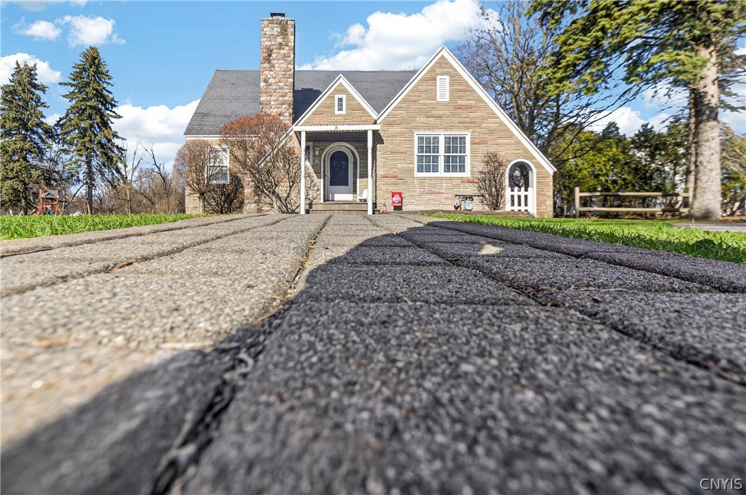 8 Crescent Drive