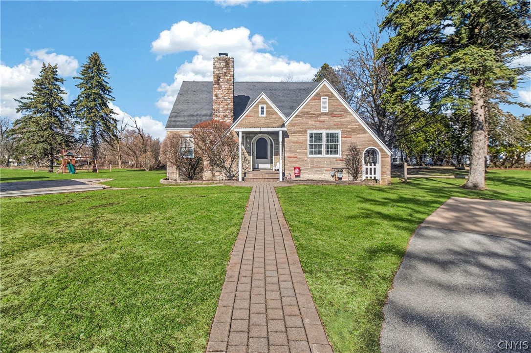 8 Crescent Drive