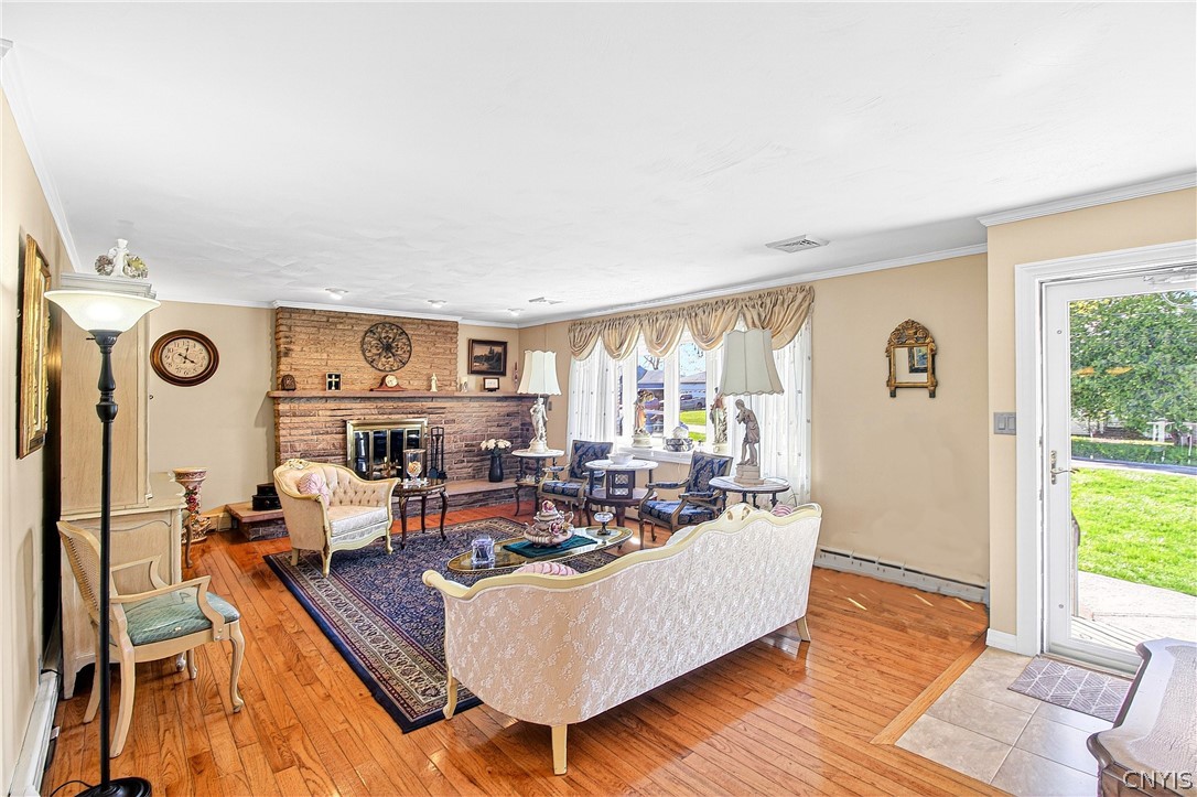 109 Cross St