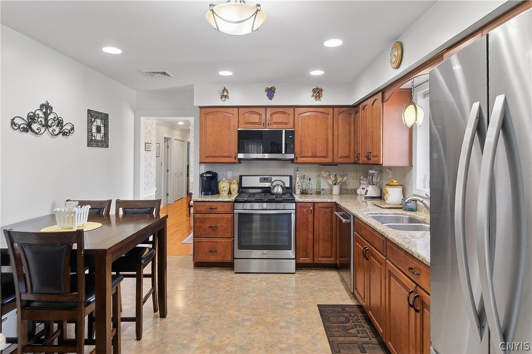 109 Cross St
