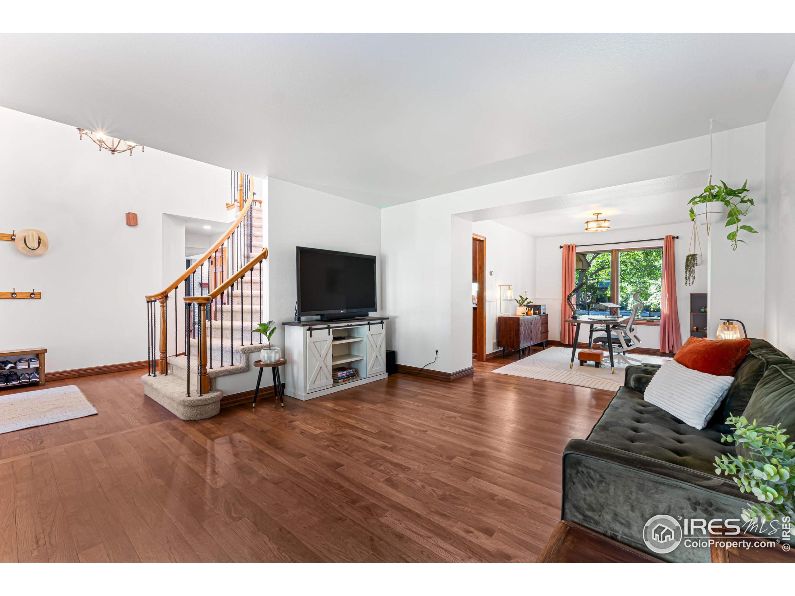 1201 Chickadee Ct