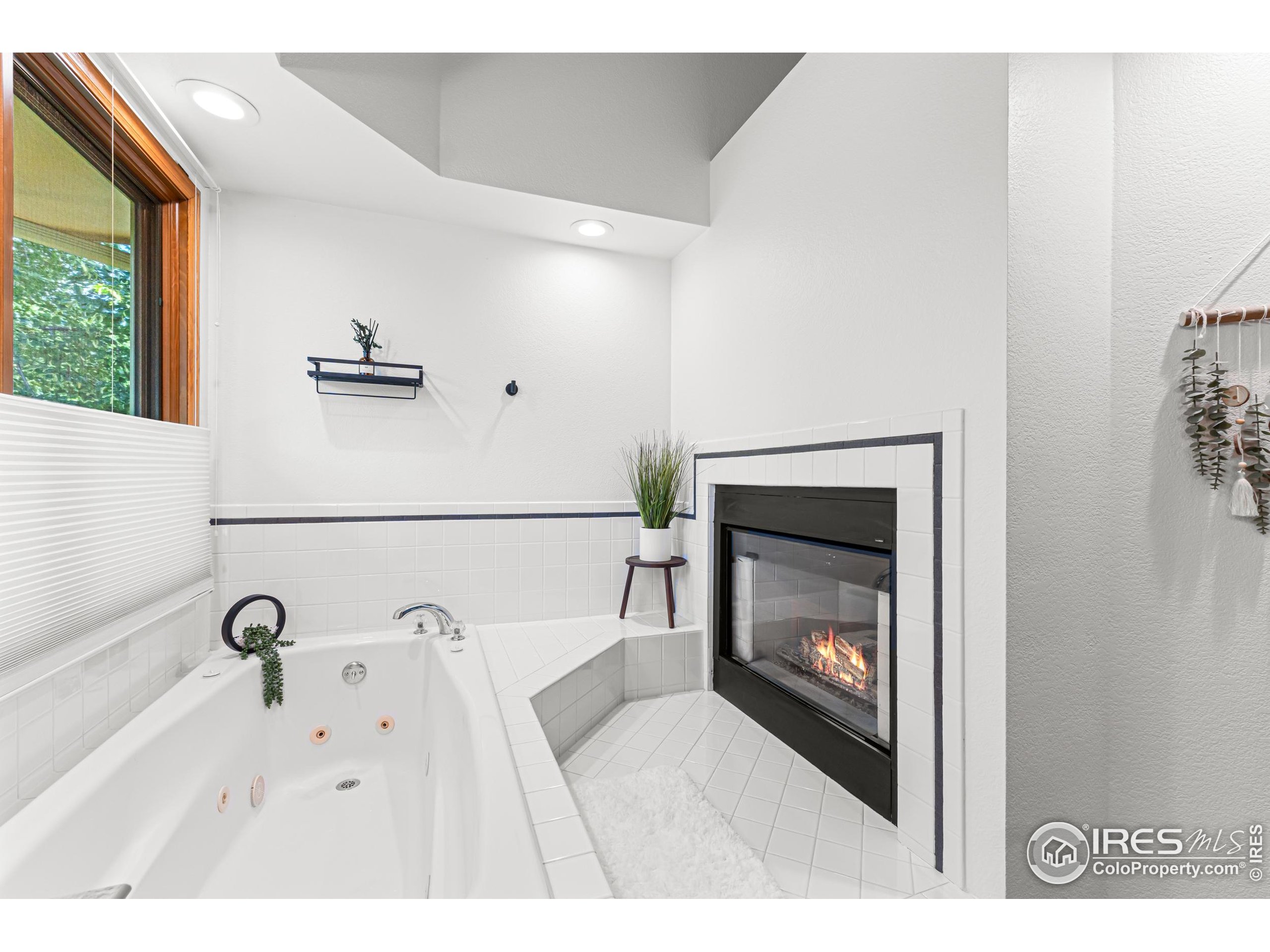 1201 Chickadee Ct