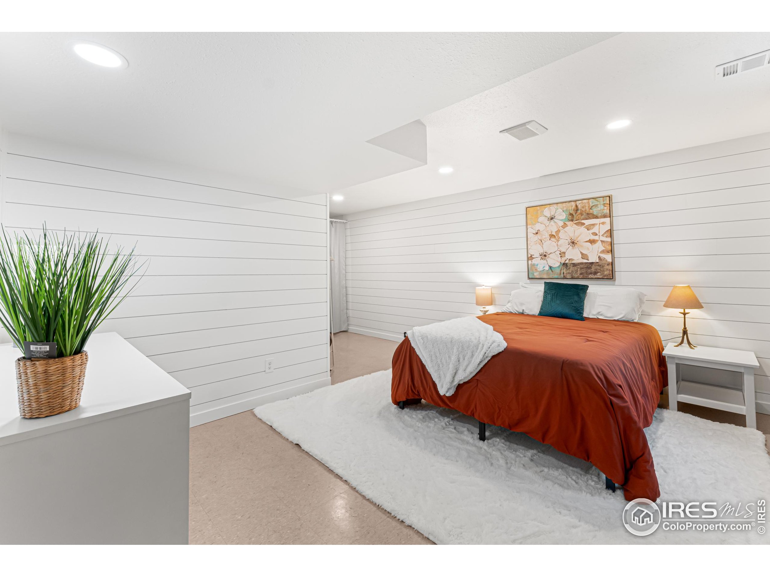 1201 Chickadee Ct