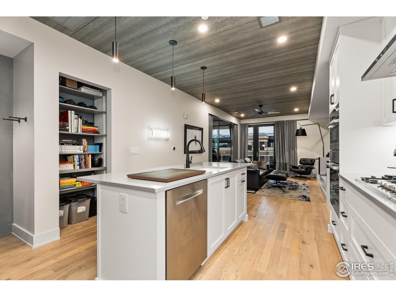 221 E Mountain Ave 412