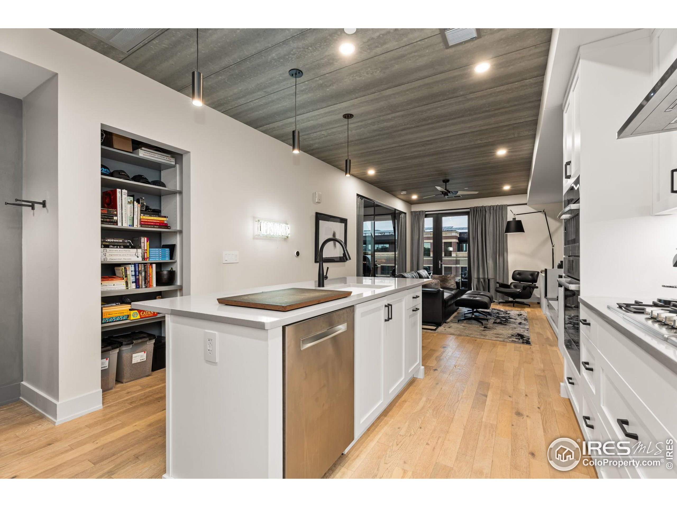 221 E Mountain Ave 412