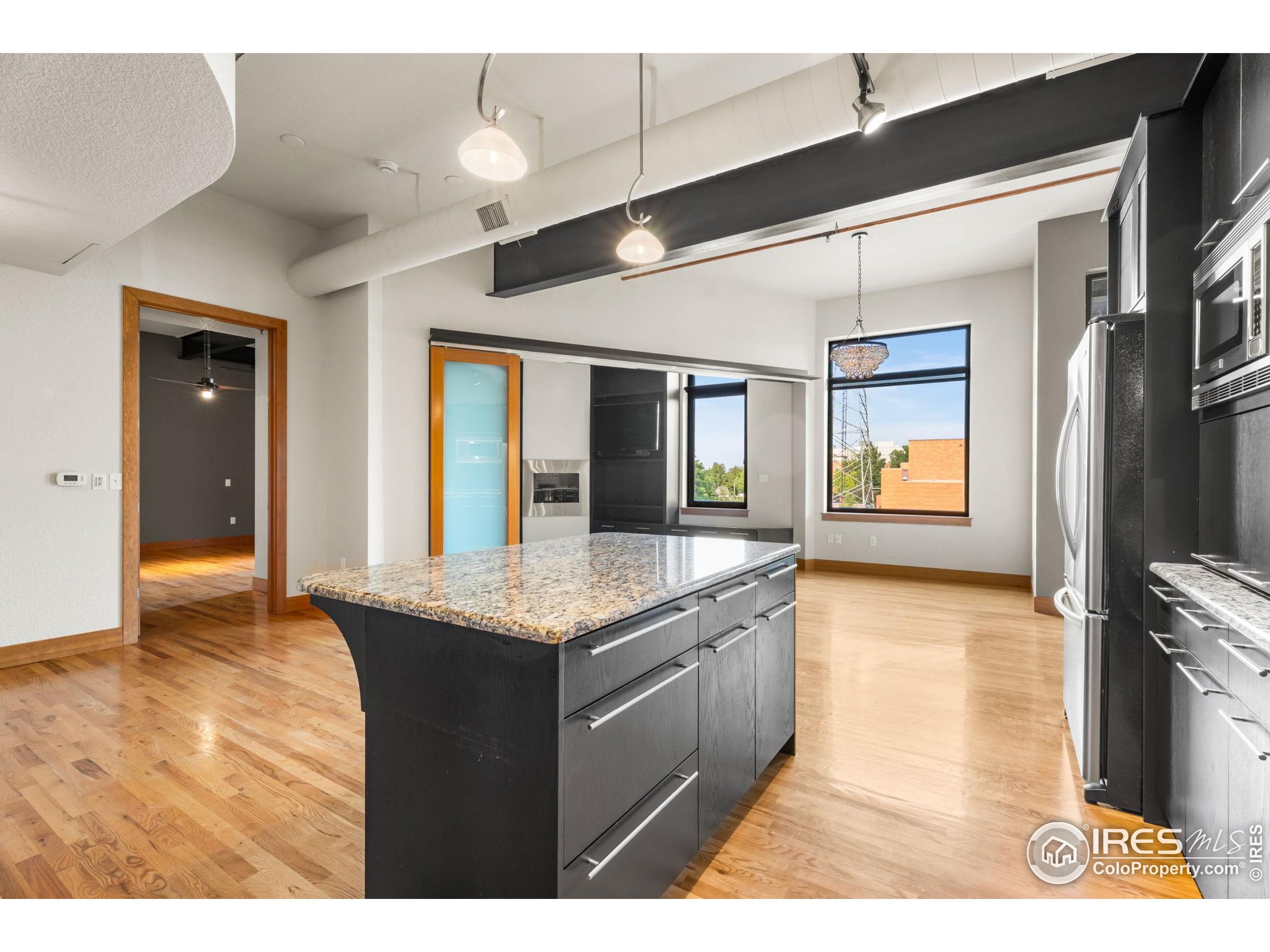 210 W Magnolia St 320