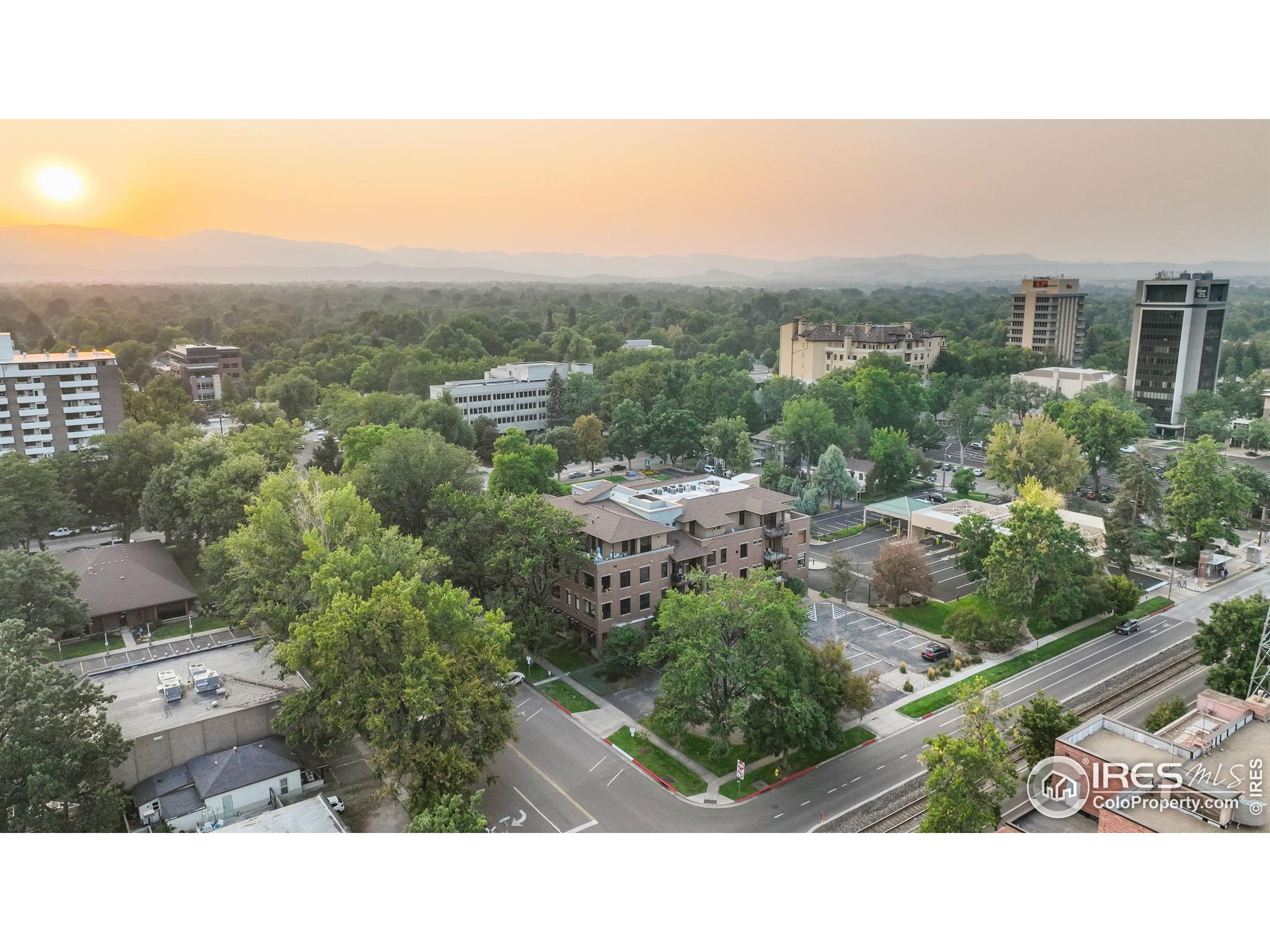 210 W Magnolia St 320