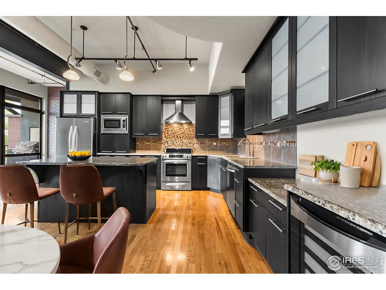 210 W Magnolia St 320