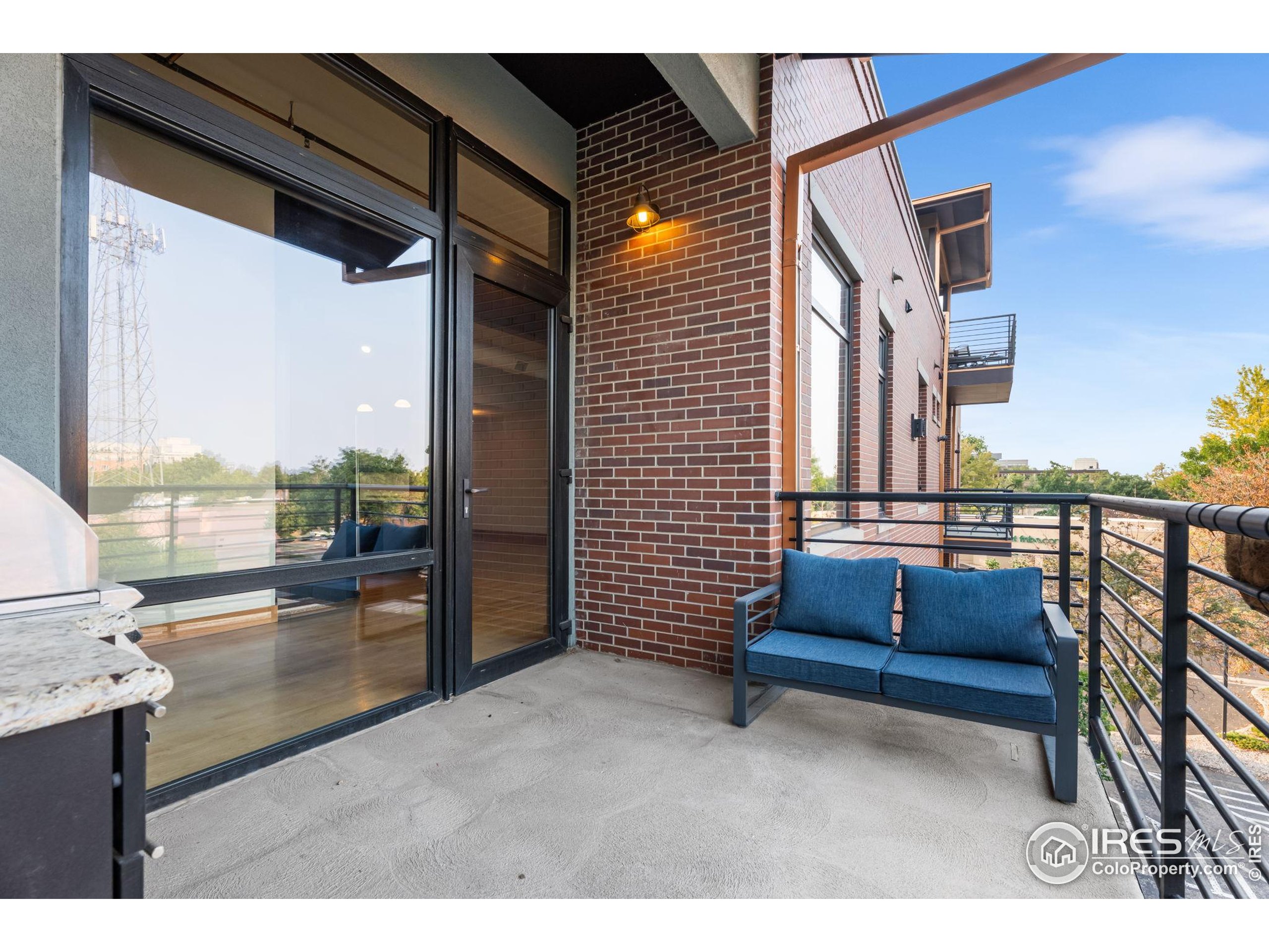 210 W Magnolia St 320