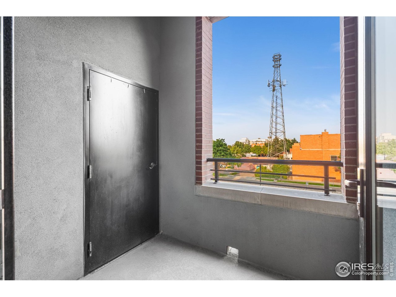 210 W Magnolia St 320