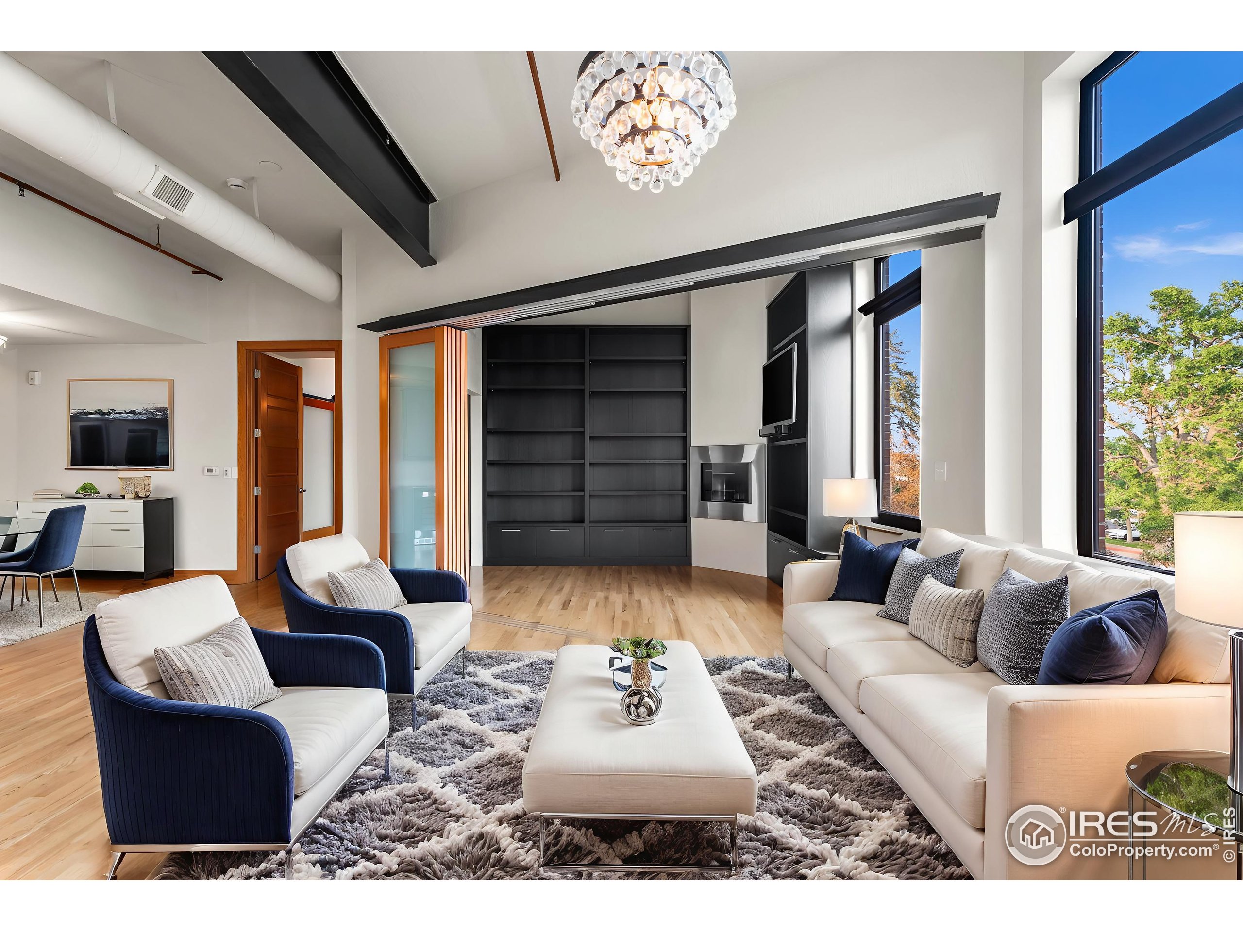 210 W Magnolia St 320