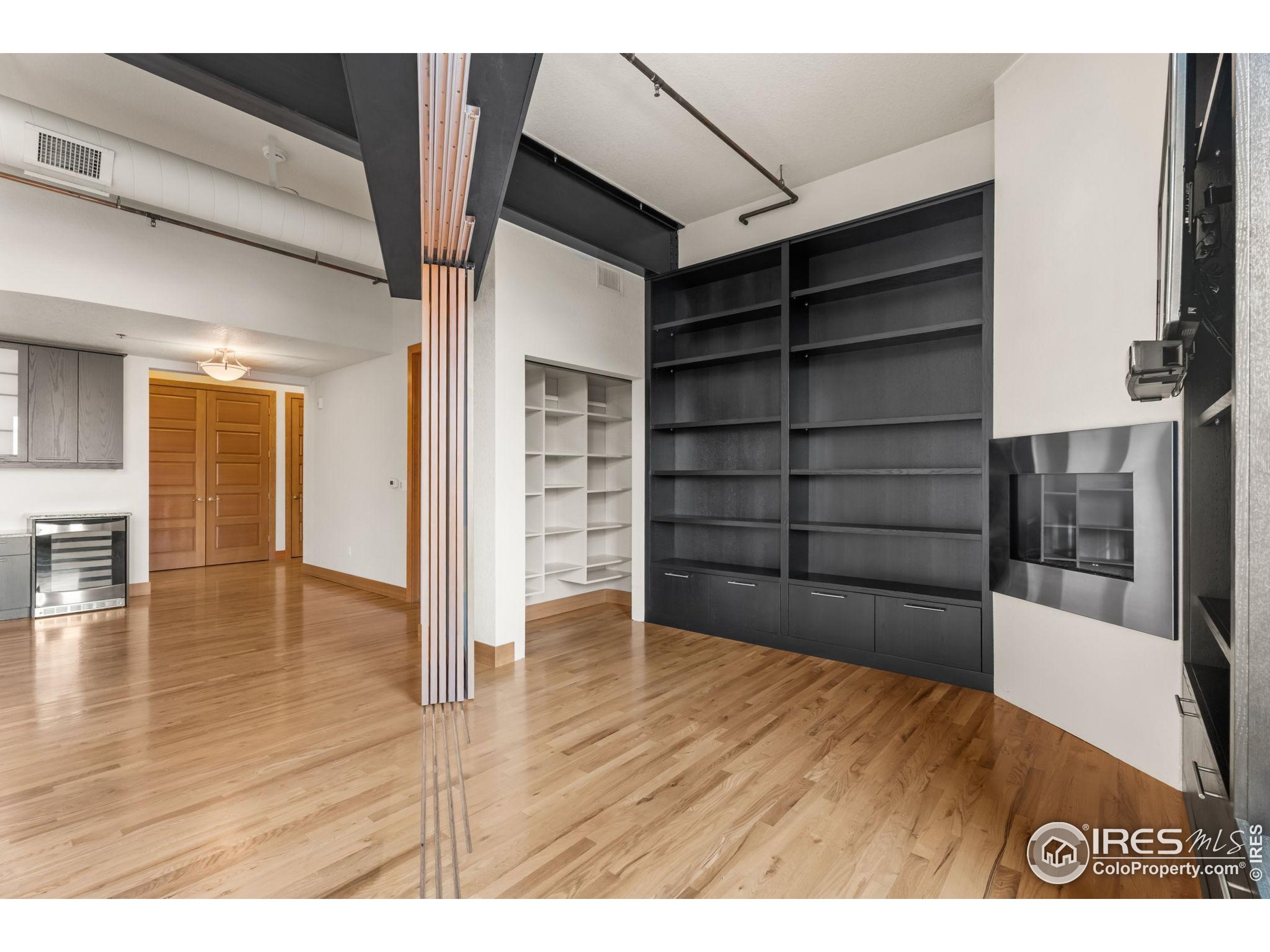 210 W Magnolia St 320