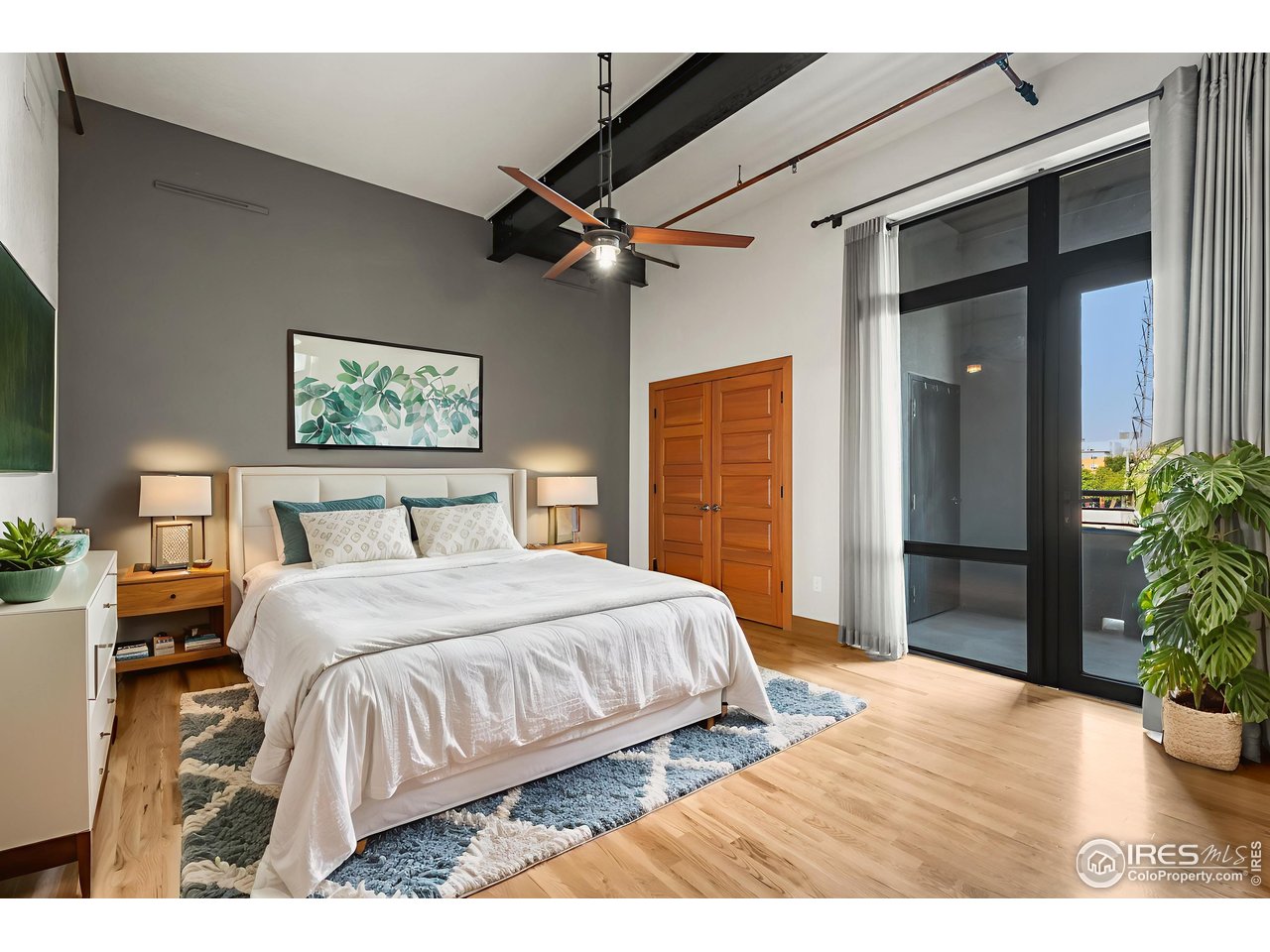 210 W Magnolia St 320