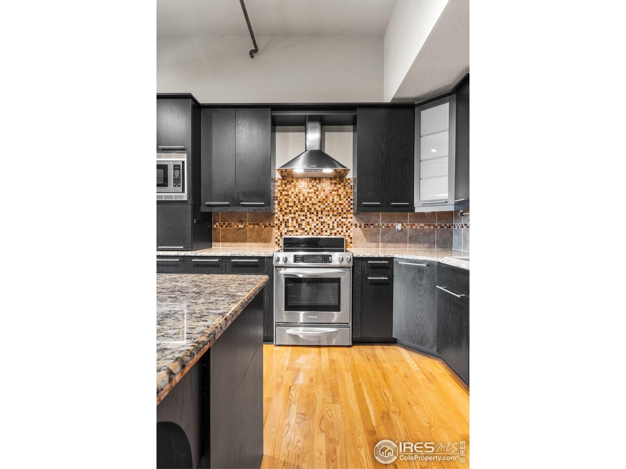 210 W Magnolia St 320