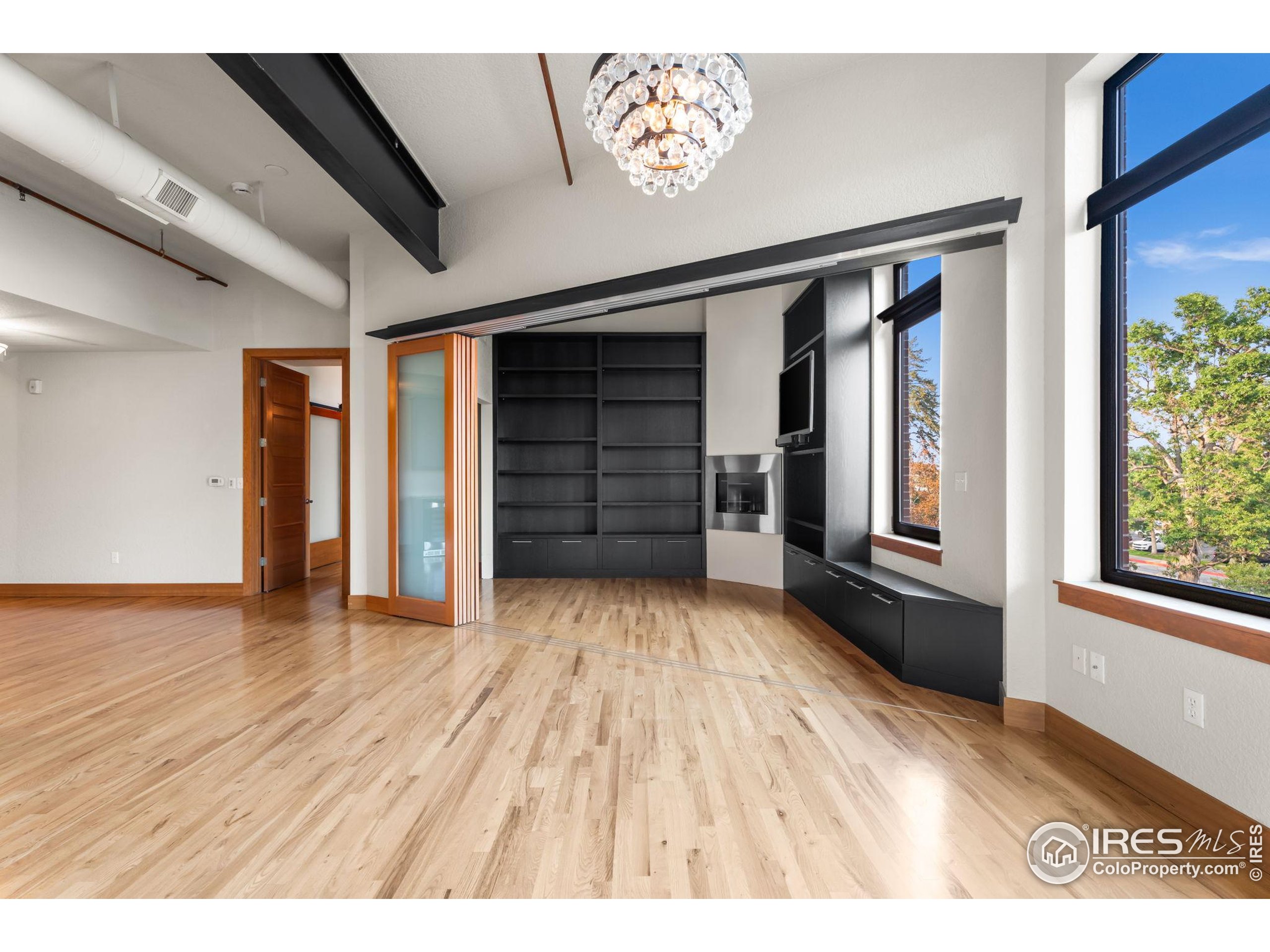 210 W Magnolia St 320