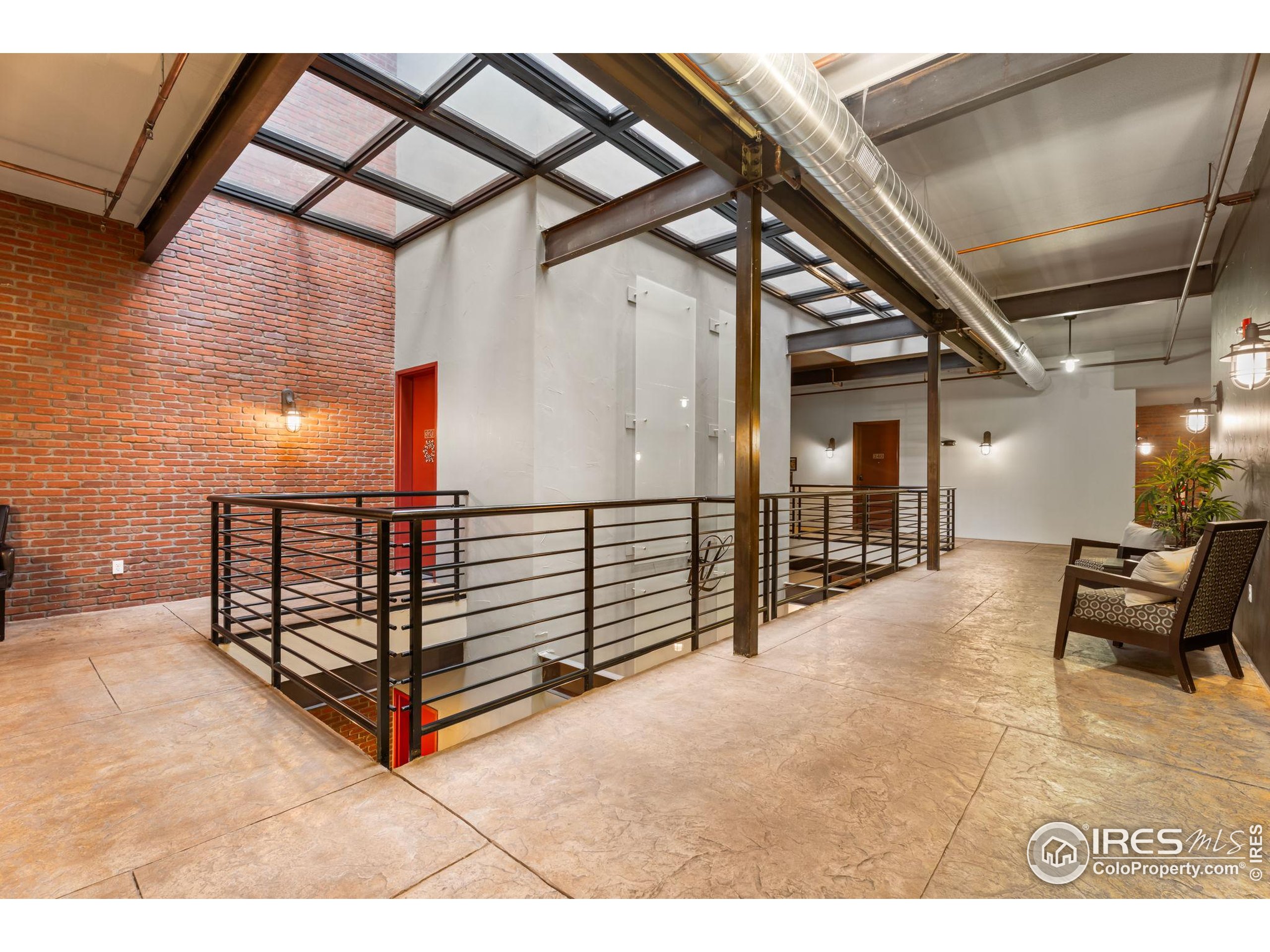 210 W Magnolia St 320