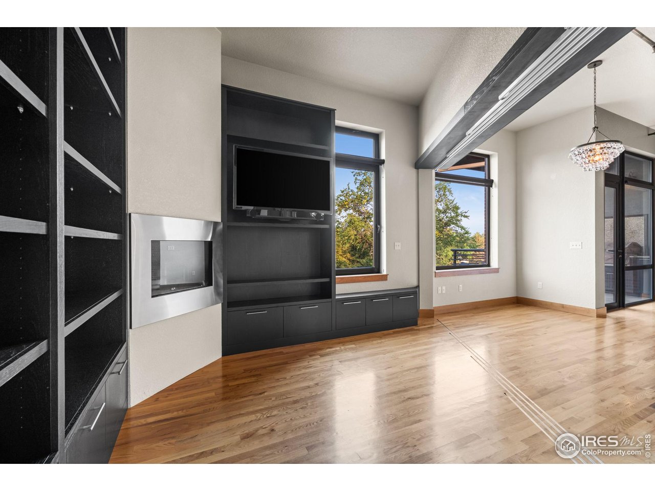 210 W Magnolia St 320