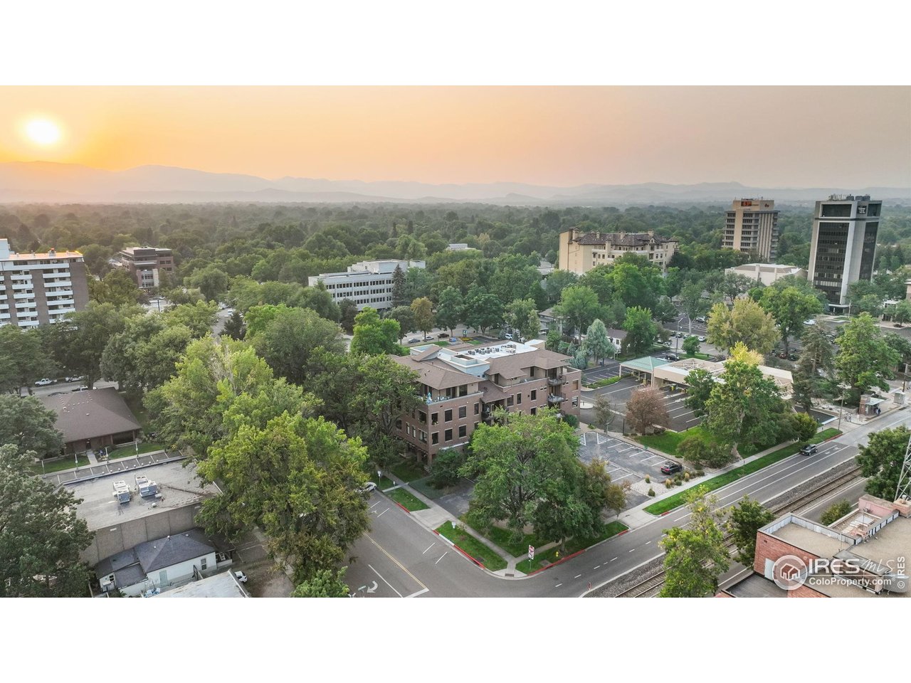 210 W Magnolia St 320