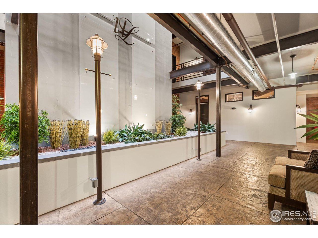 210 W Magnolia St 320