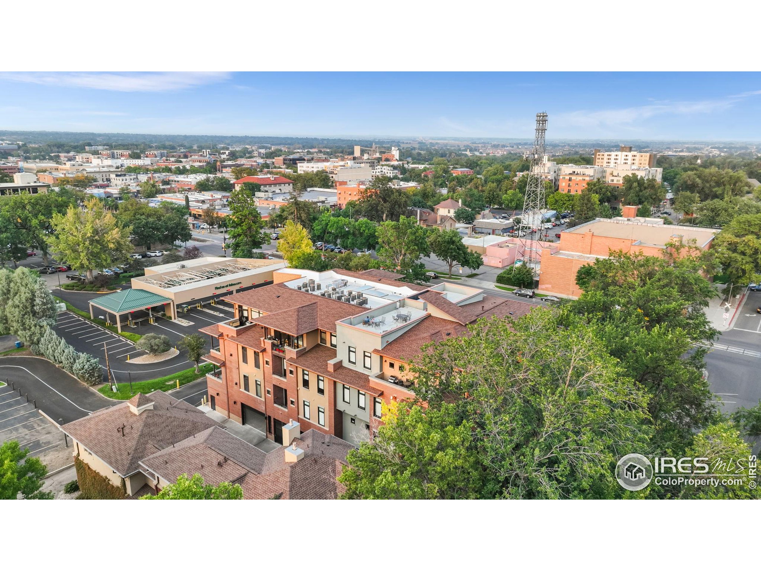 210 W Magnolia St 320