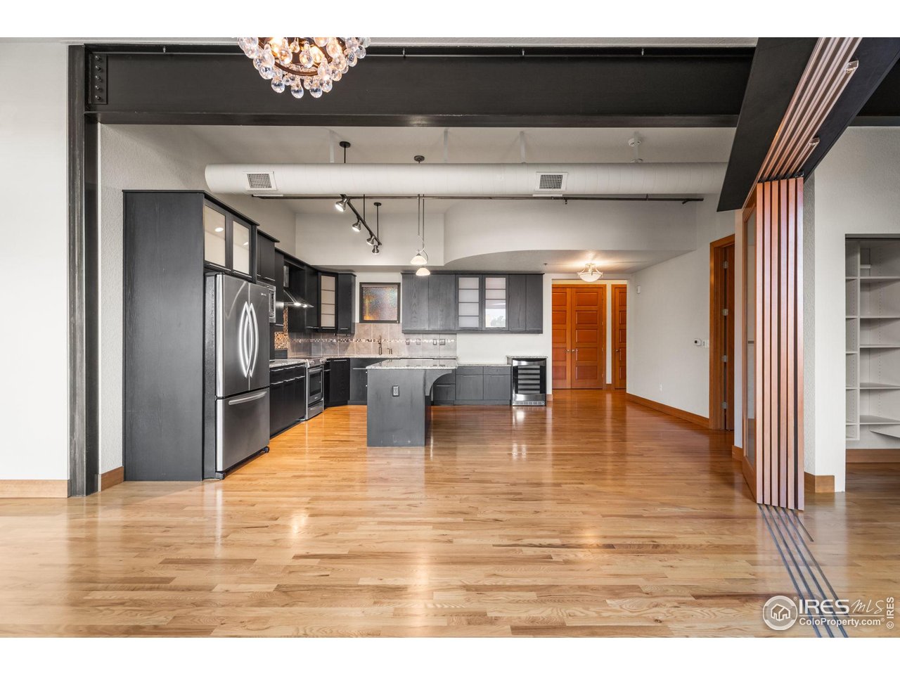 210 W Magnolia St 320