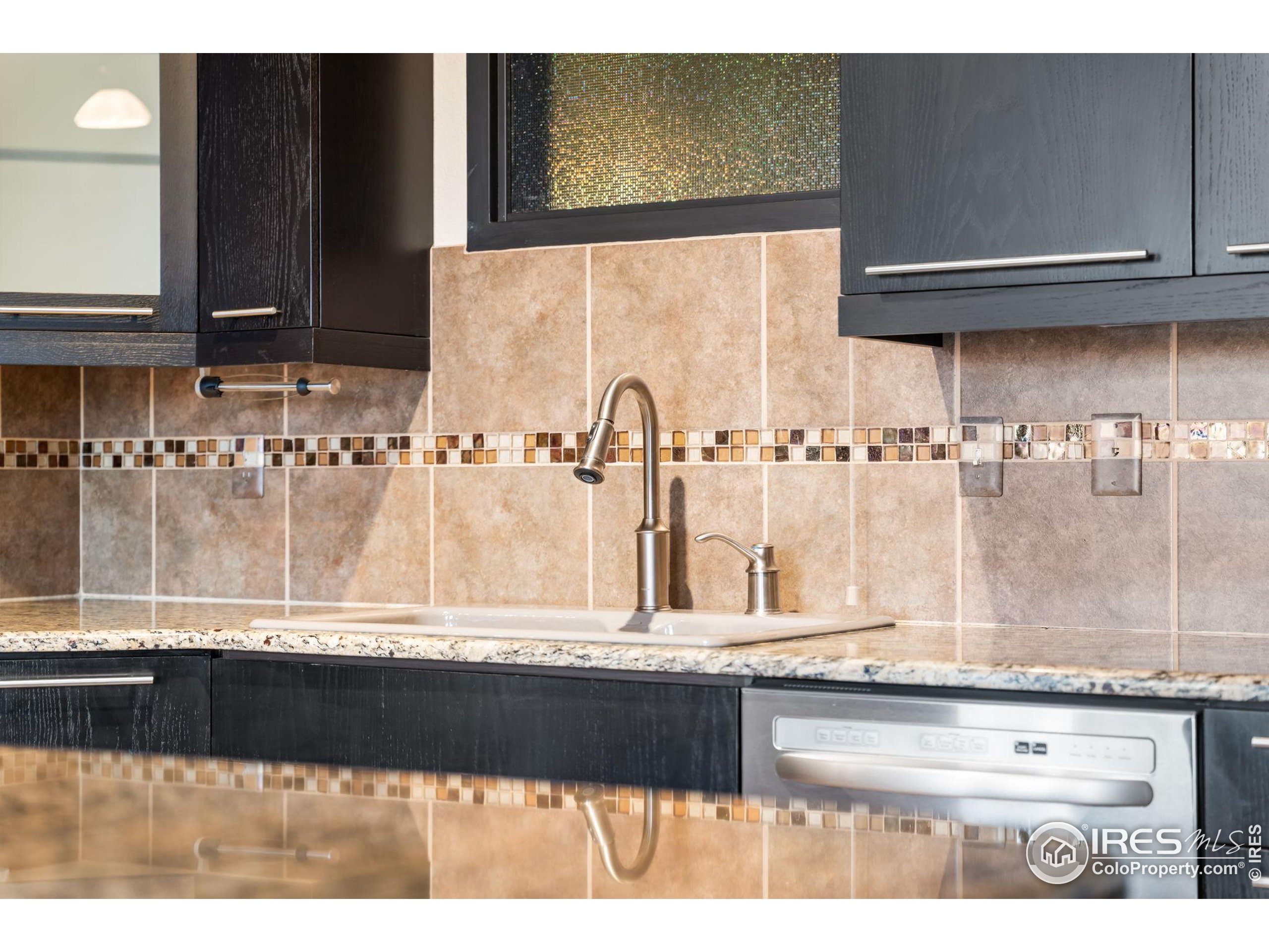 210 W Magnolia St 320