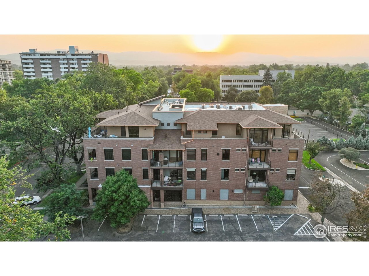 210 W Magnolia St 320