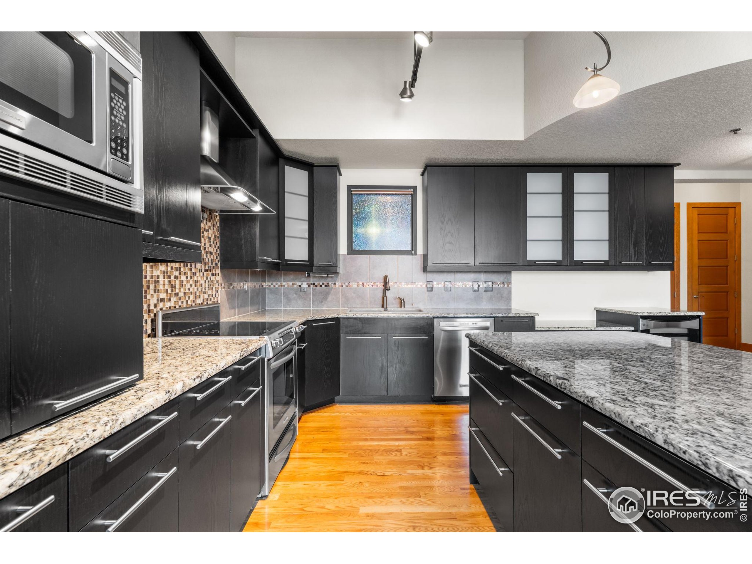 210 W Magnolia St 320