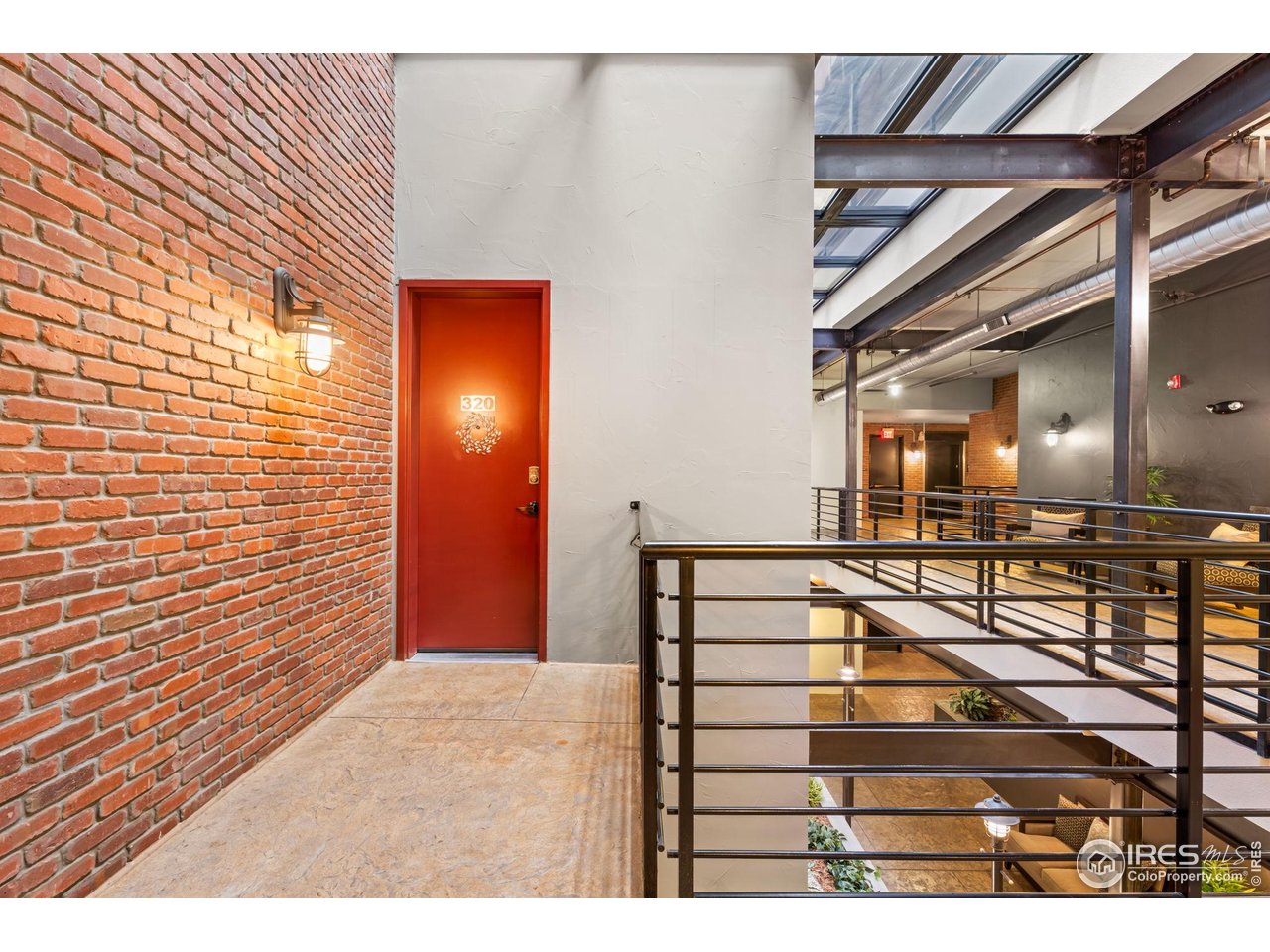 210 W Magnolia St 320