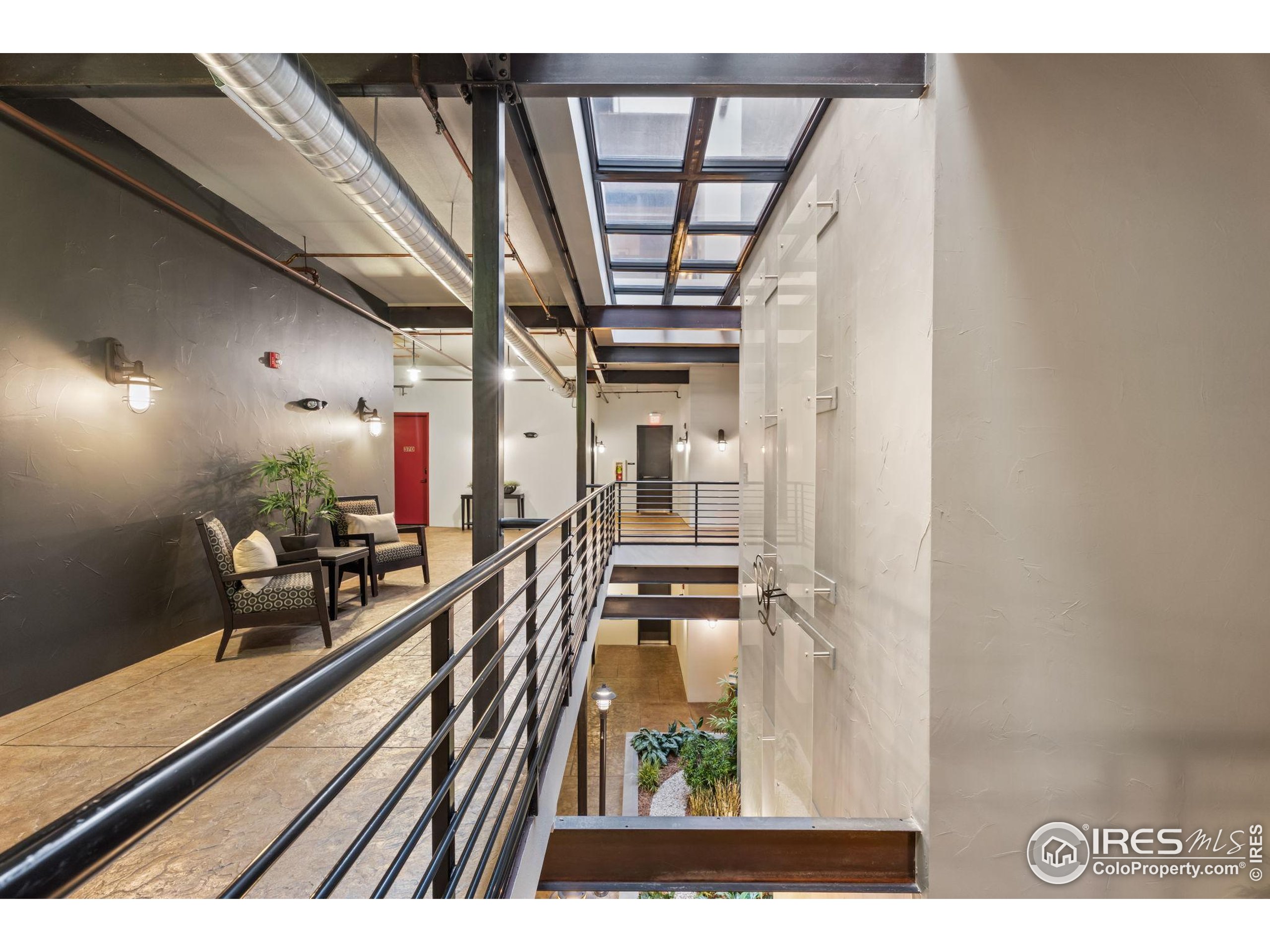 210 W Magnolia St 320