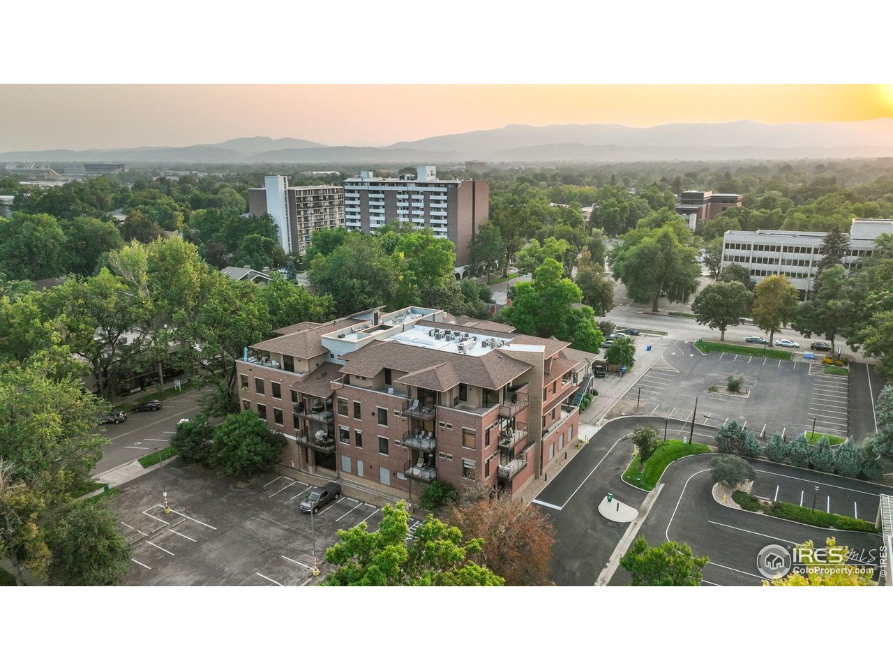 210 W Magnolia St 320