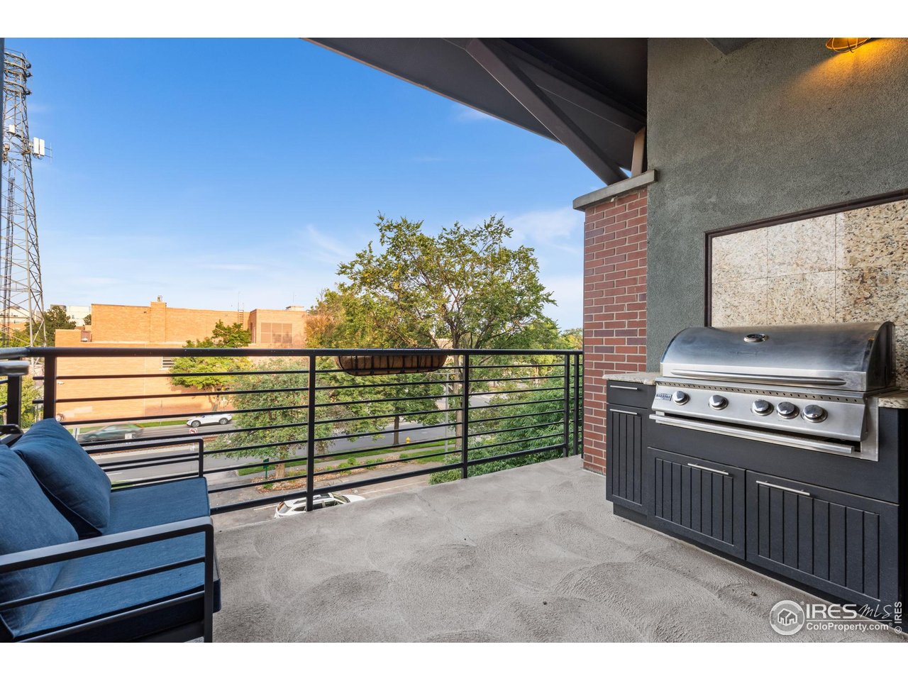 210 W Magnolia St 320