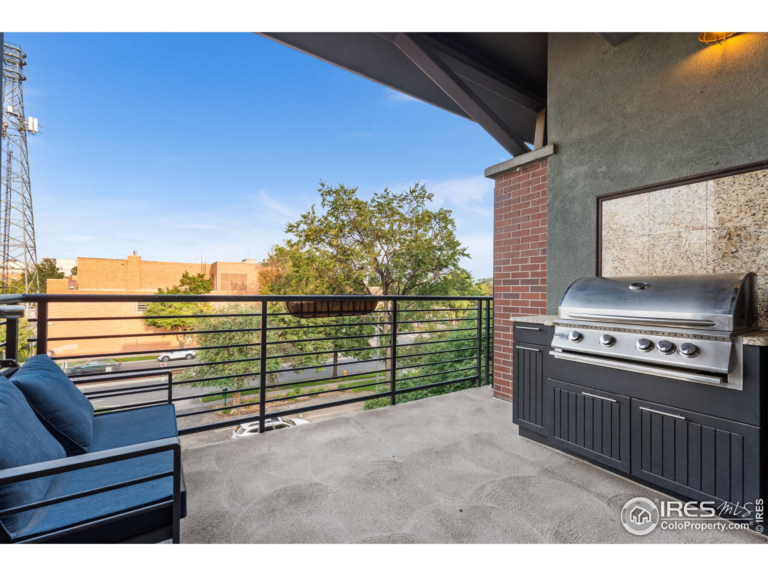 210 W Magnolia St 320