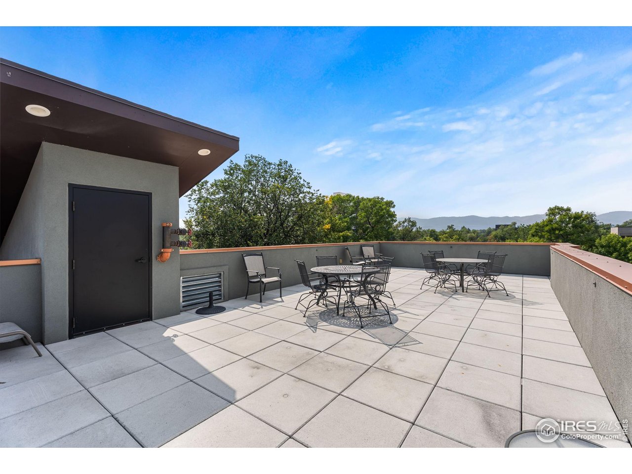 210 W Magnolia St 320