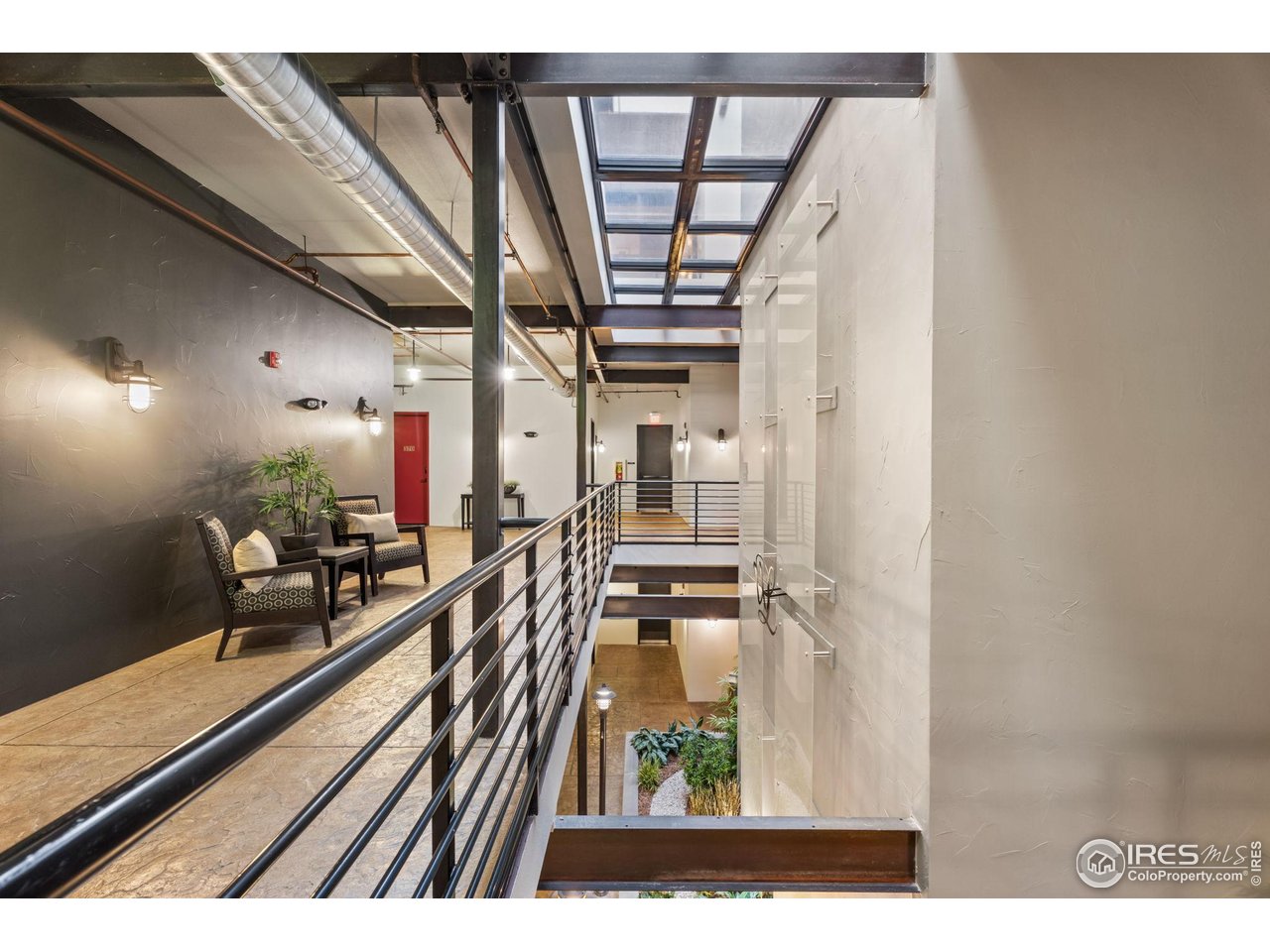 210 W Magnolia St 320