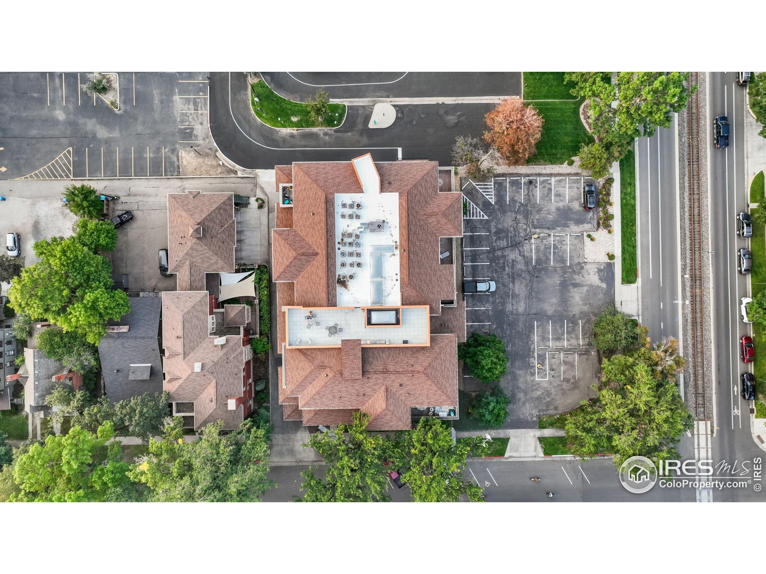 210 W Magnolia St 320