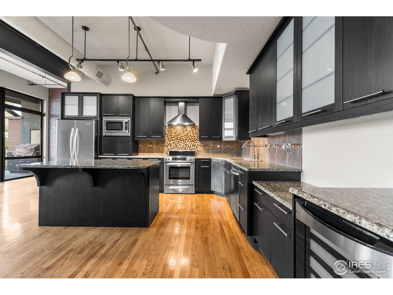 210 W Magnolia St 320