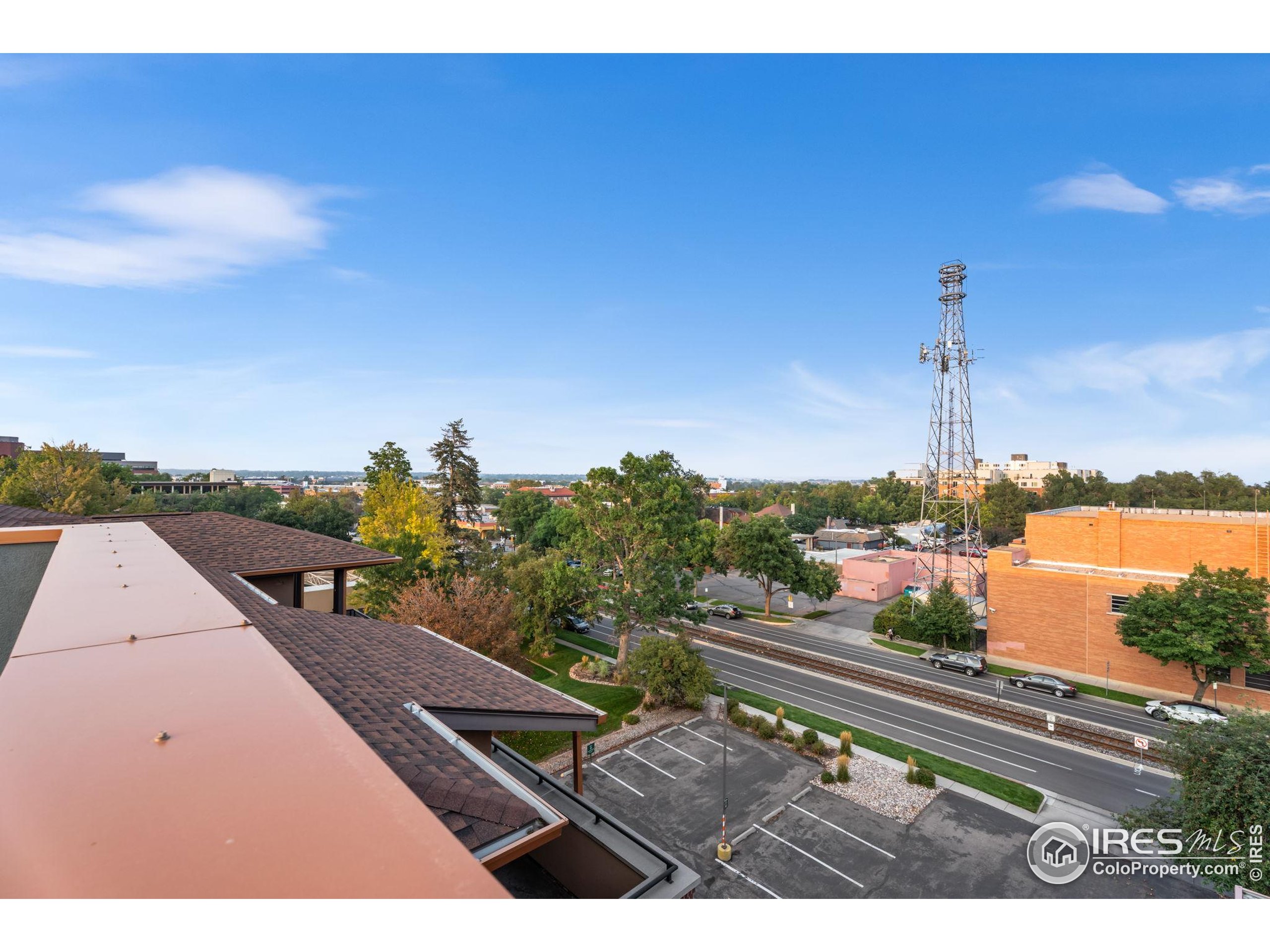 210 W Magnolia St 320