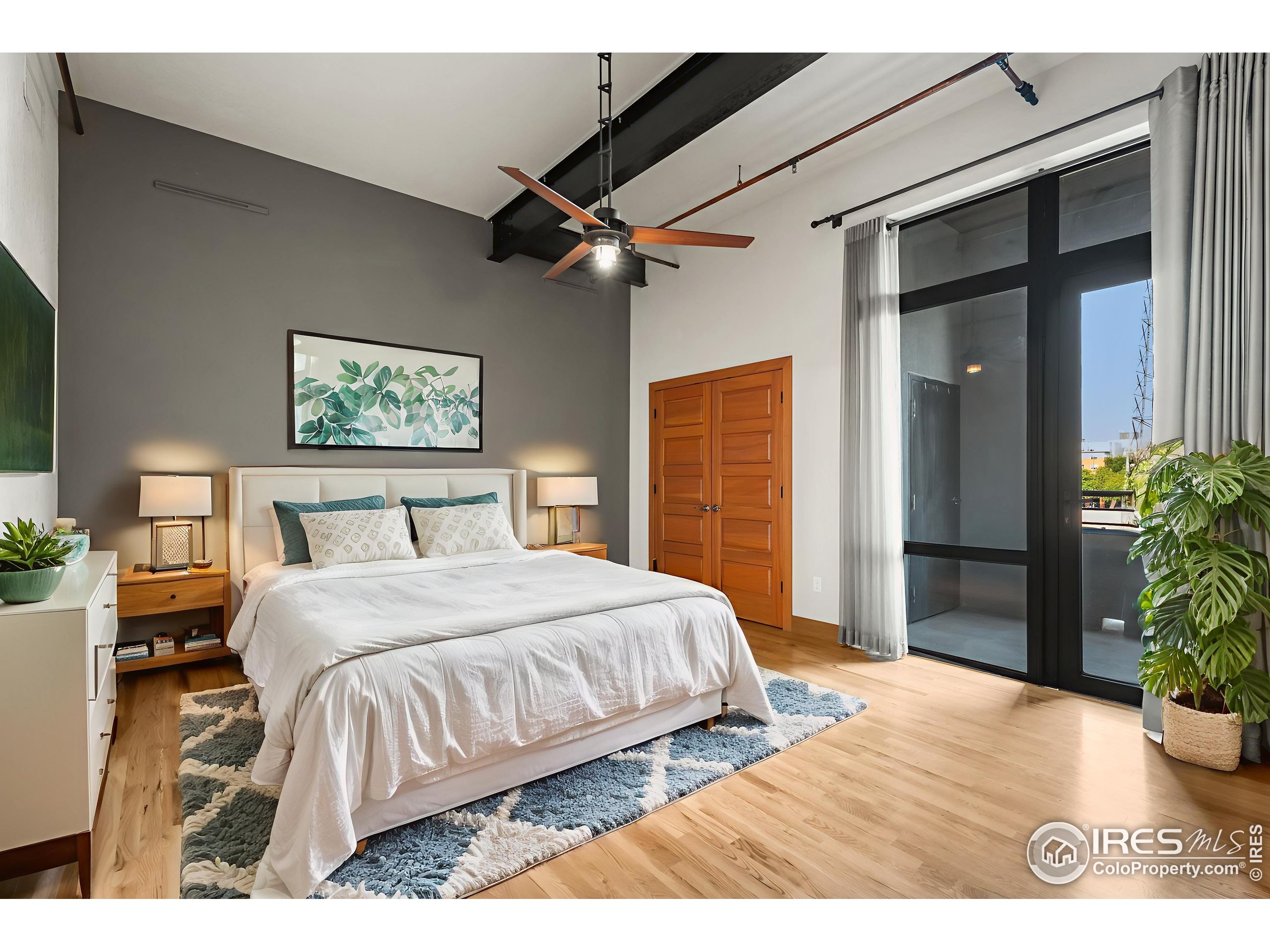 210 W Magnolia St 320