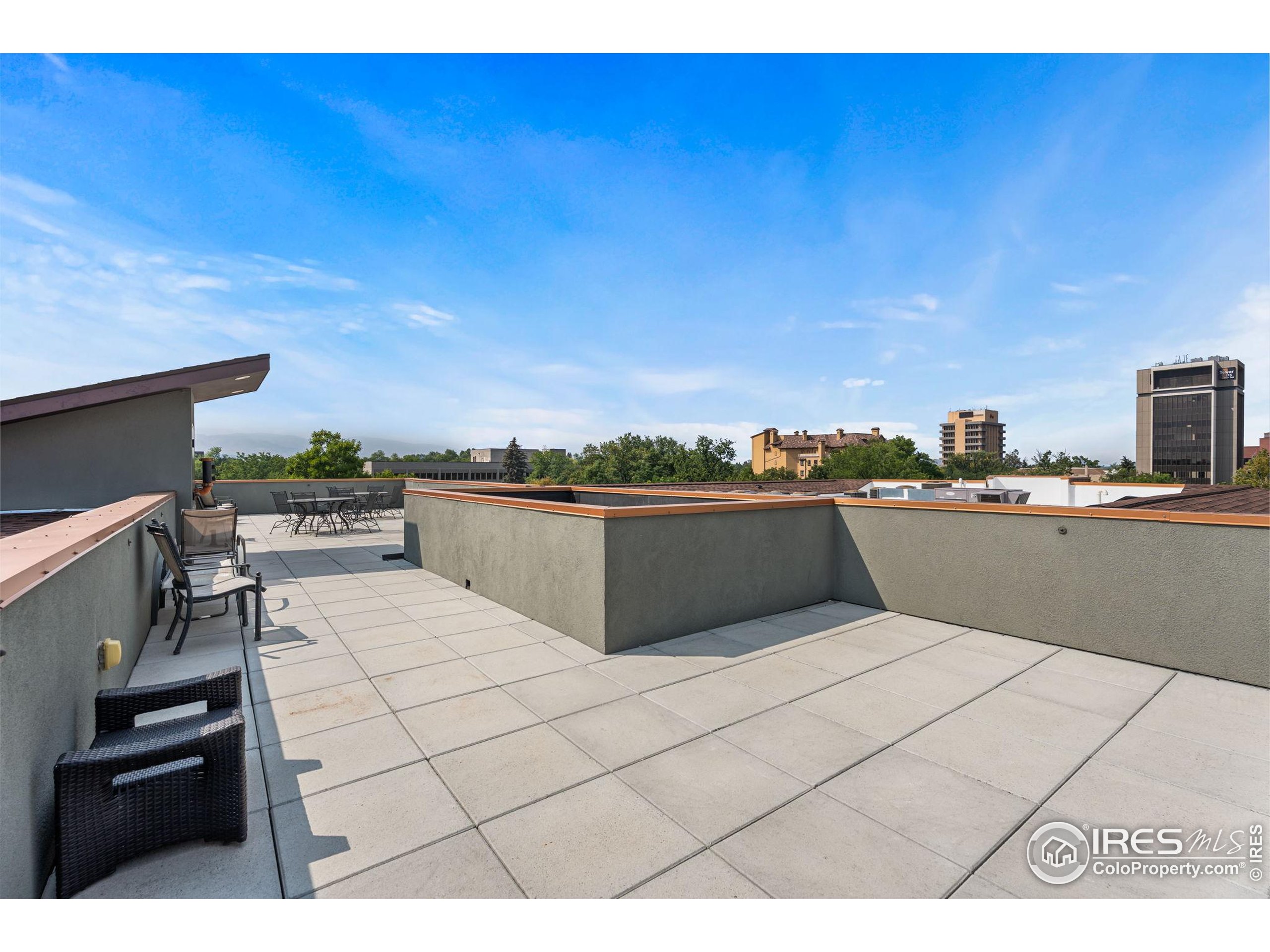 210 W Magnolia St 320