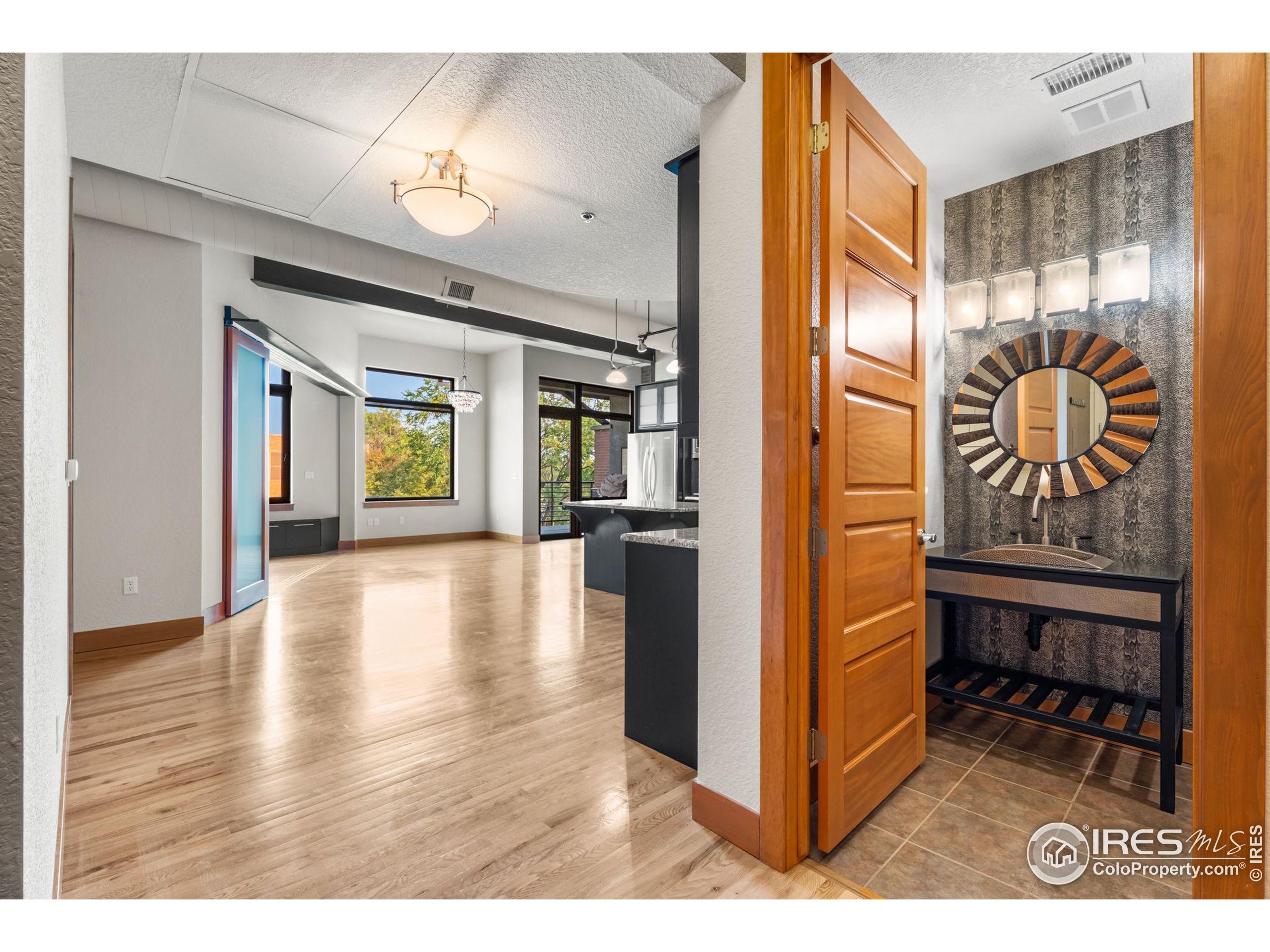 210 W Magnolia St 320