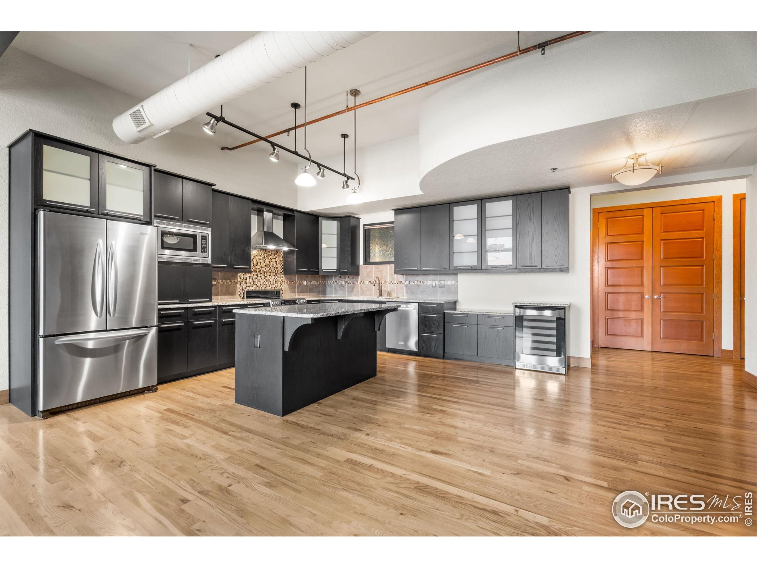 210 W Magnolia St 320