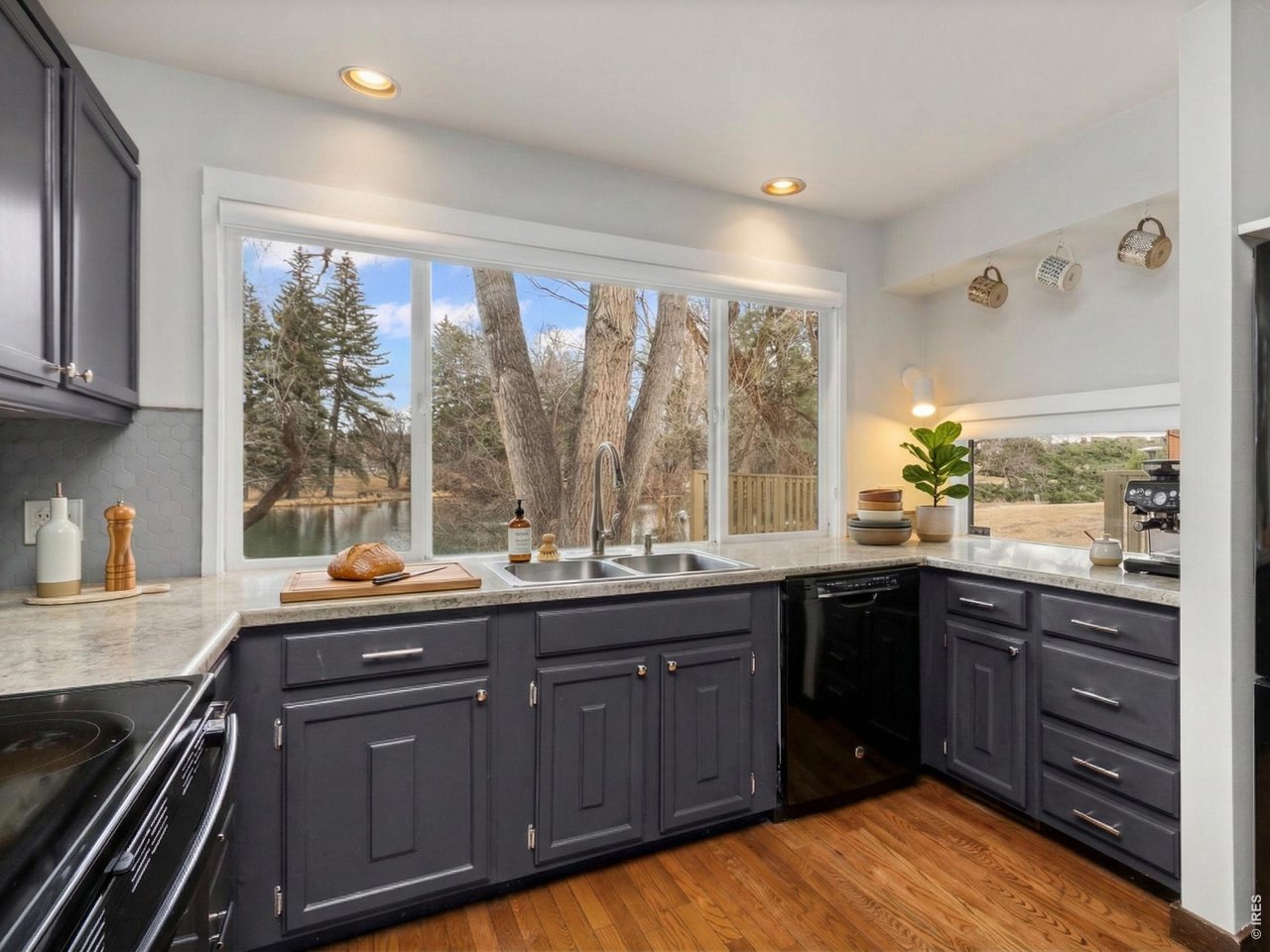 1901 Waters Edge St F