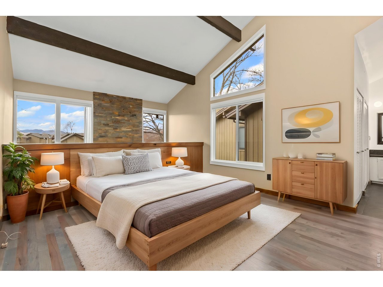 1901 Waters Edge St F